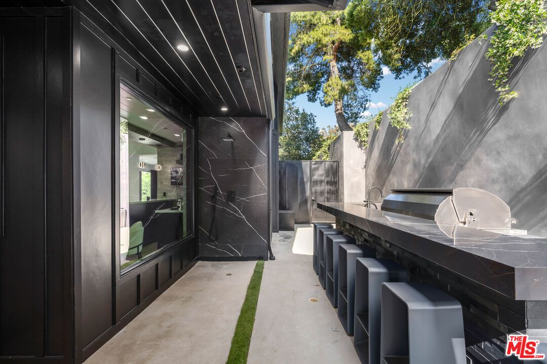 Exterior, Marble Walls, Outdoor Kitchen