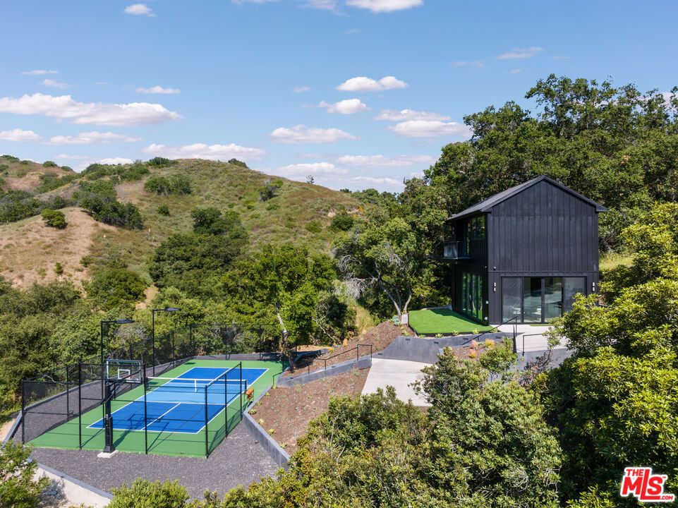 Exterior, Tennis Courts