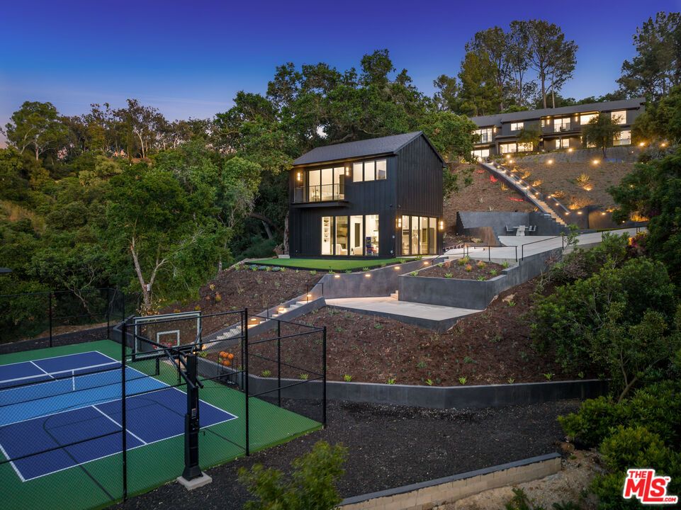 Exterior, Tennis Courts