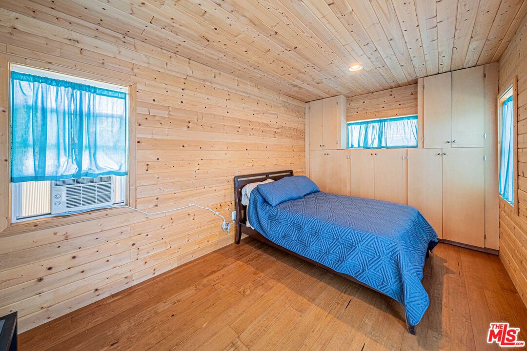 Bedroom, Interior, Recessed Lighting, Wooden Ceilings, Wood Texture Flooring, Wooden Walls