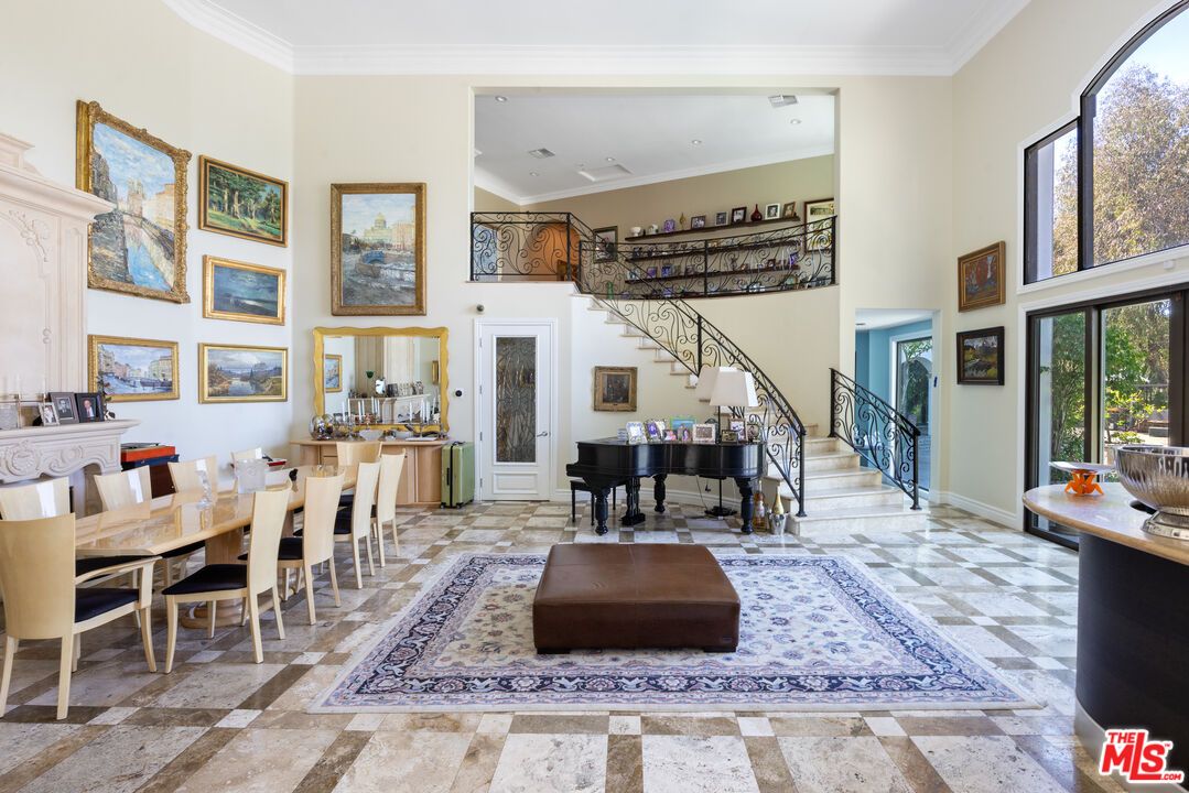Dining room, Interior, Piano, Recessed Lighting