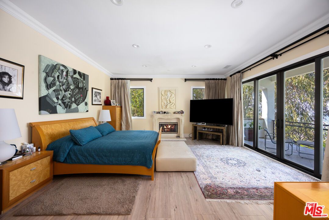 Bedroom, Fireplace, Interior, Recessed Lighting, Wood Texture Flooring