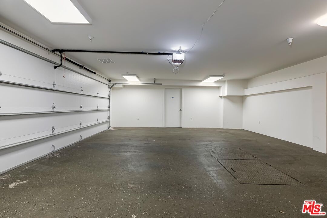 Garage, Interior