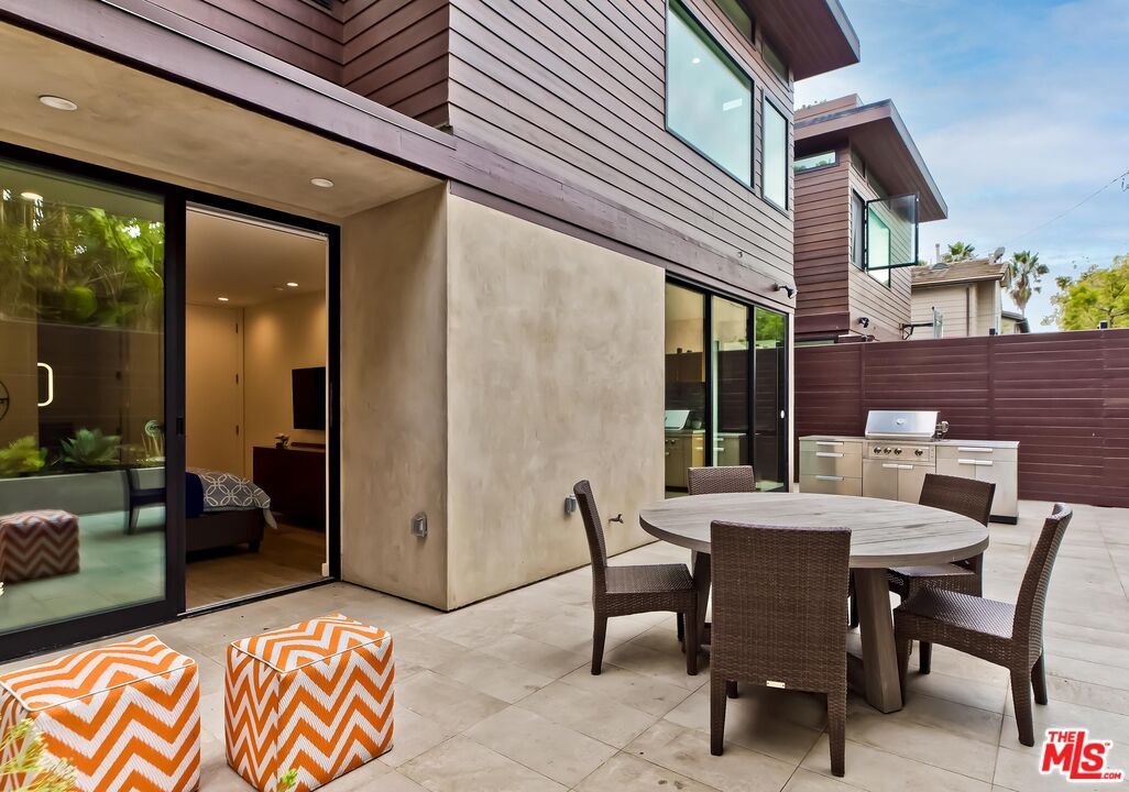 Exterior, Outdoor Kitchen