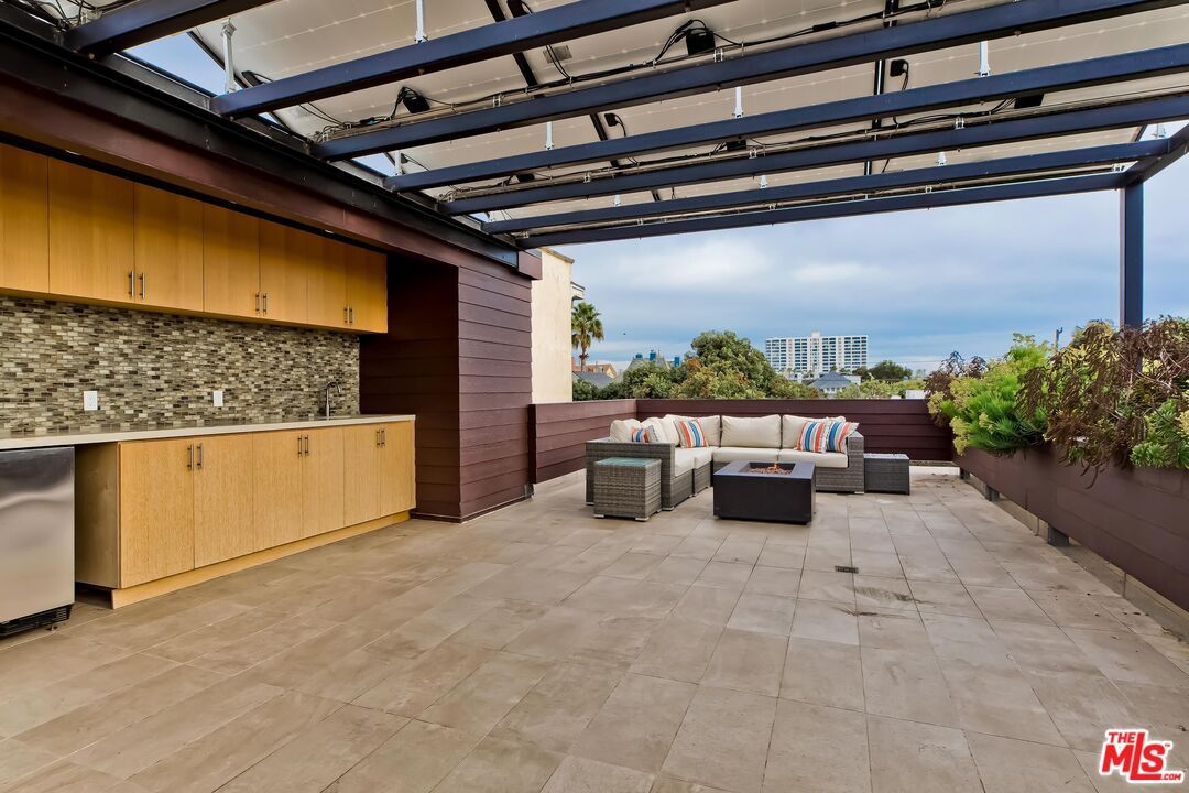 Exterior, Outdoor Kitchen