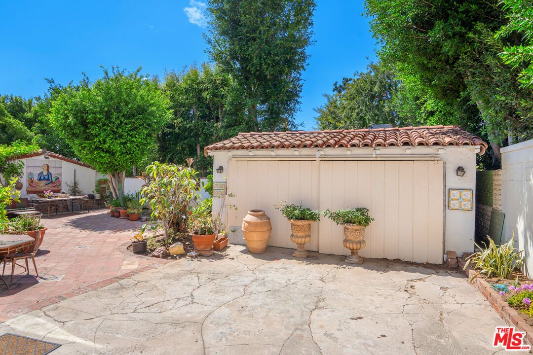 Detached Garage, Exterior