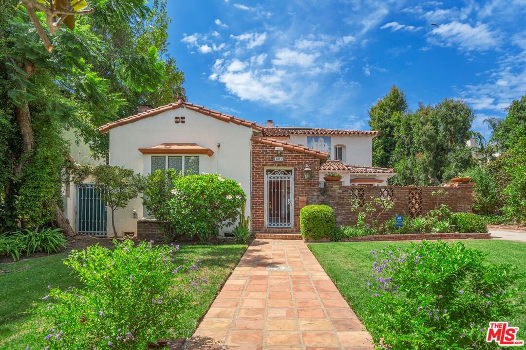 Backyard, Exterior, Facade, Brick Facade, Spanish Mediterranean