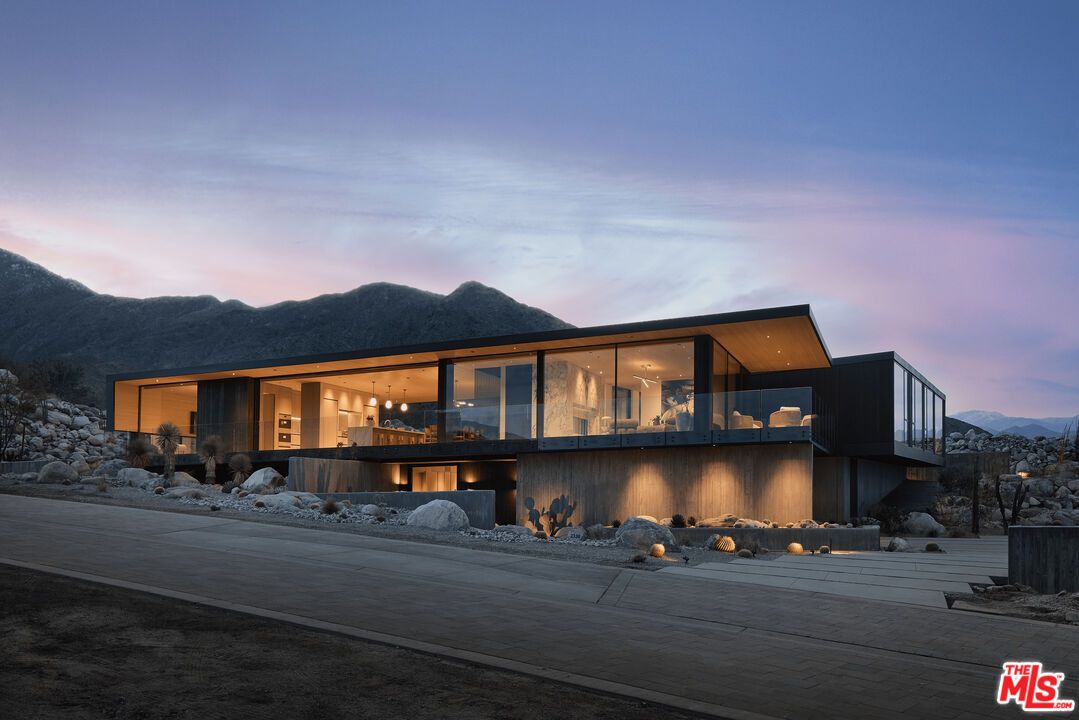 Backyard, Exterior, Facade, Modern
