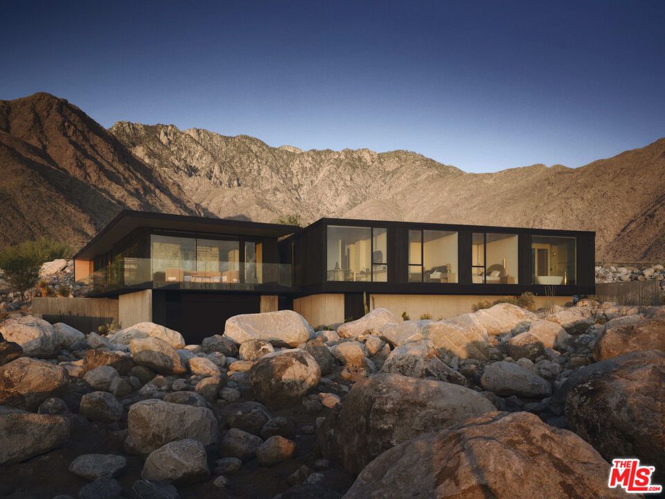 Exterior, Facade, Modern