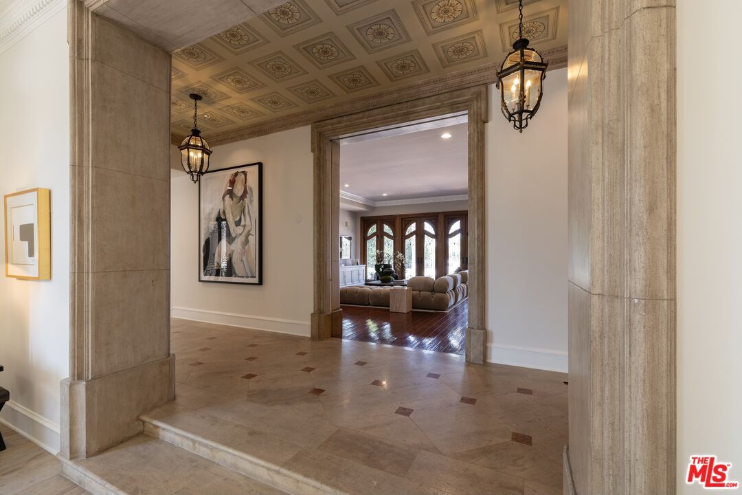Interior, Pendant Lights, Recessed Lighting, Wood Texture Flooring