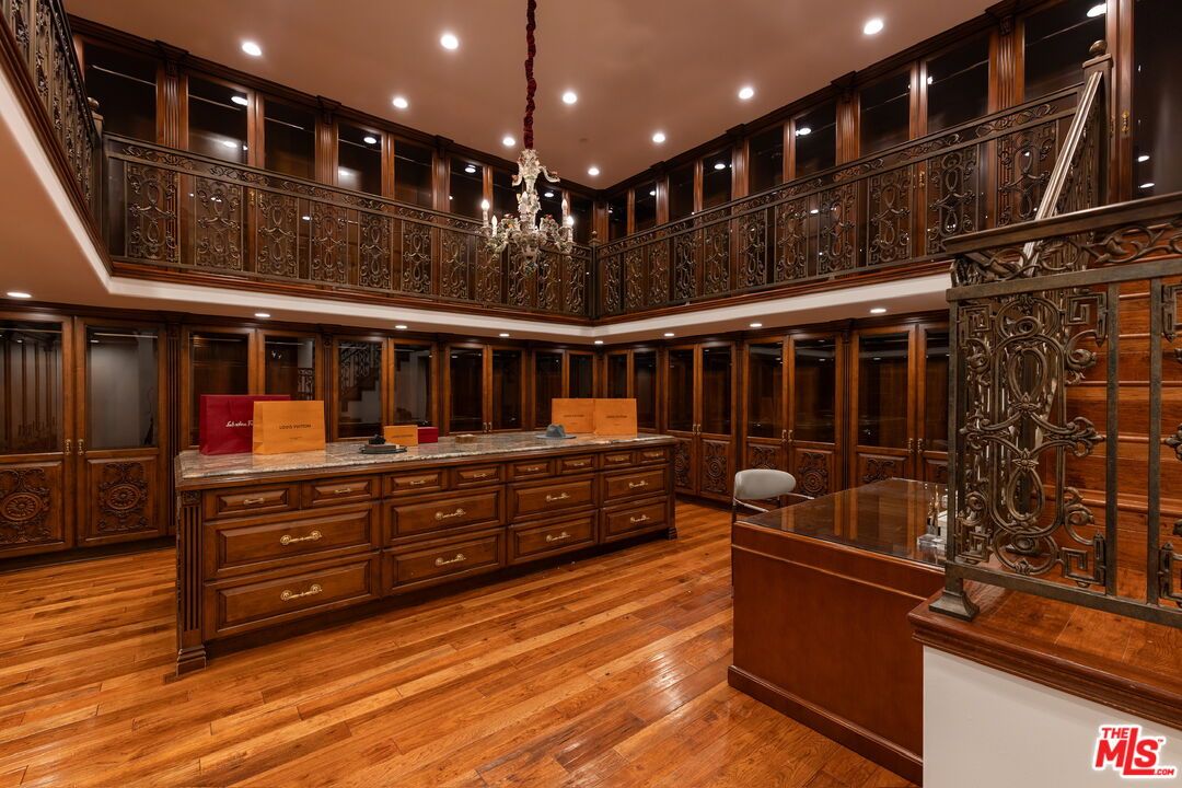 Interior, Pendant Lights, Recessed Lighting, Wood Texture Flooring