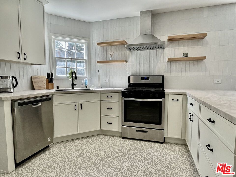 Interior, Kitchen, Stainless Steel Appliances