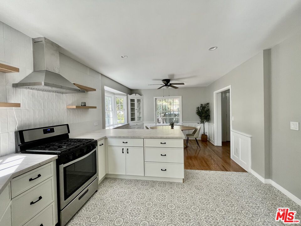 Dining room, Interior, Kitchen, Recessed Lighting, Wood Texture Flooring