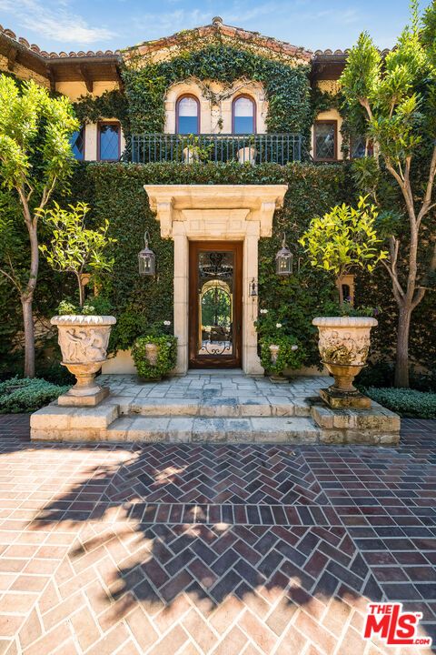 Exterior, Facade, French Provincial