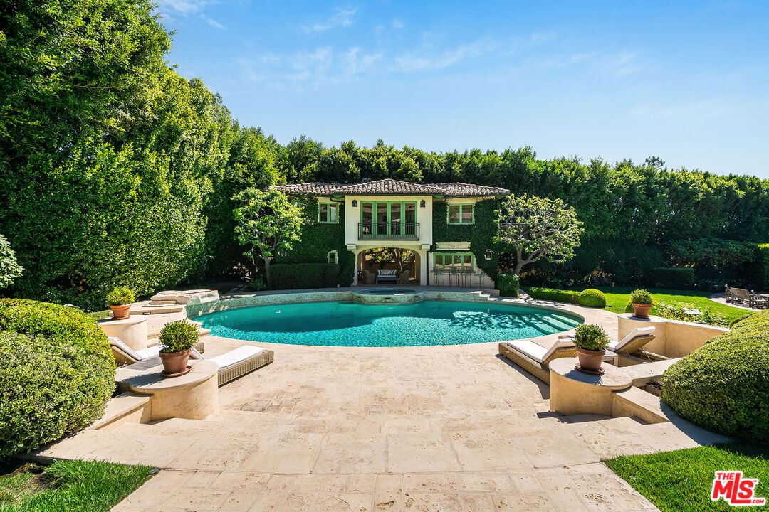 Exterior, Pool