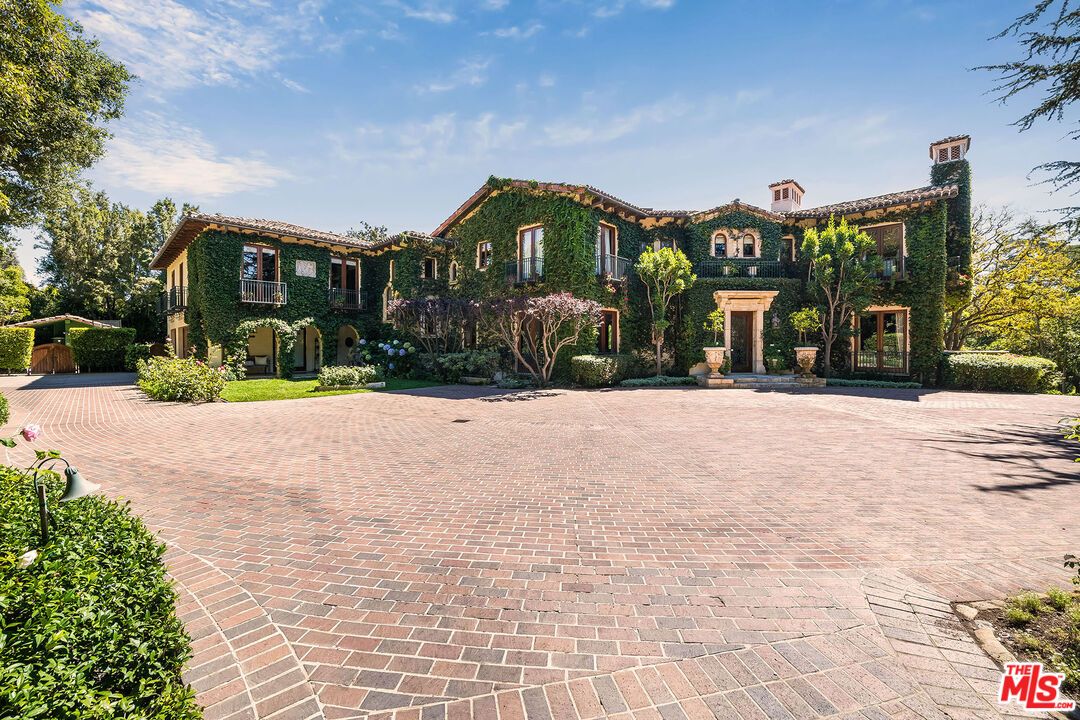 Backyard, Exterior, Facade, Mediterranean