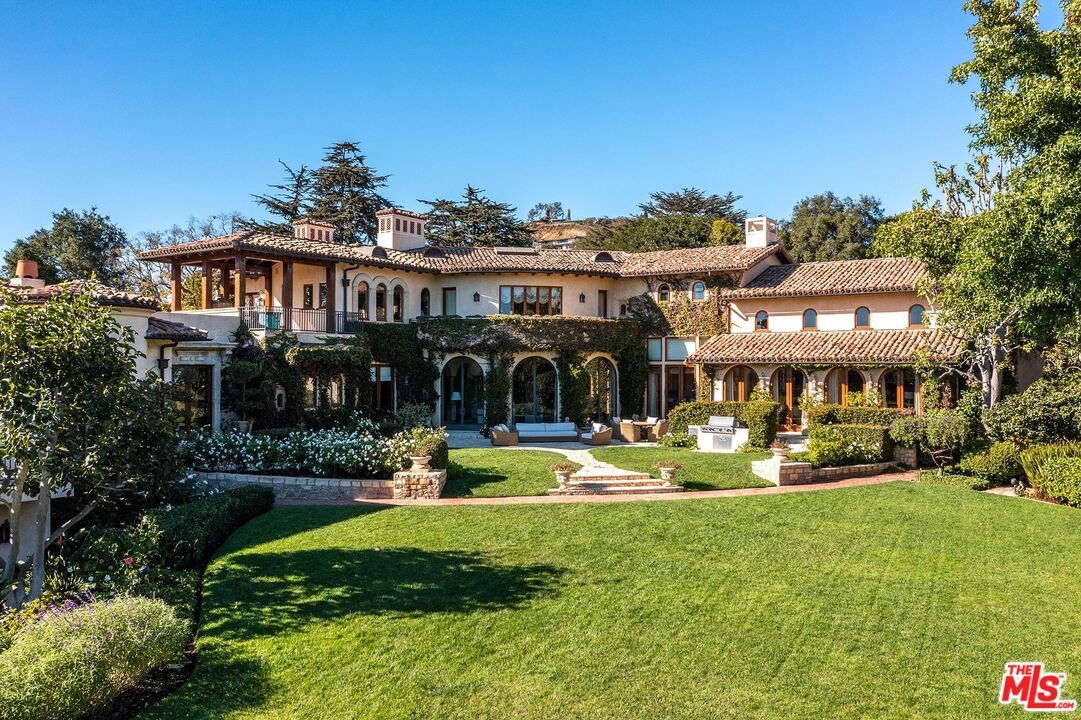Backyard, Exterior, Facade, Mediterranean