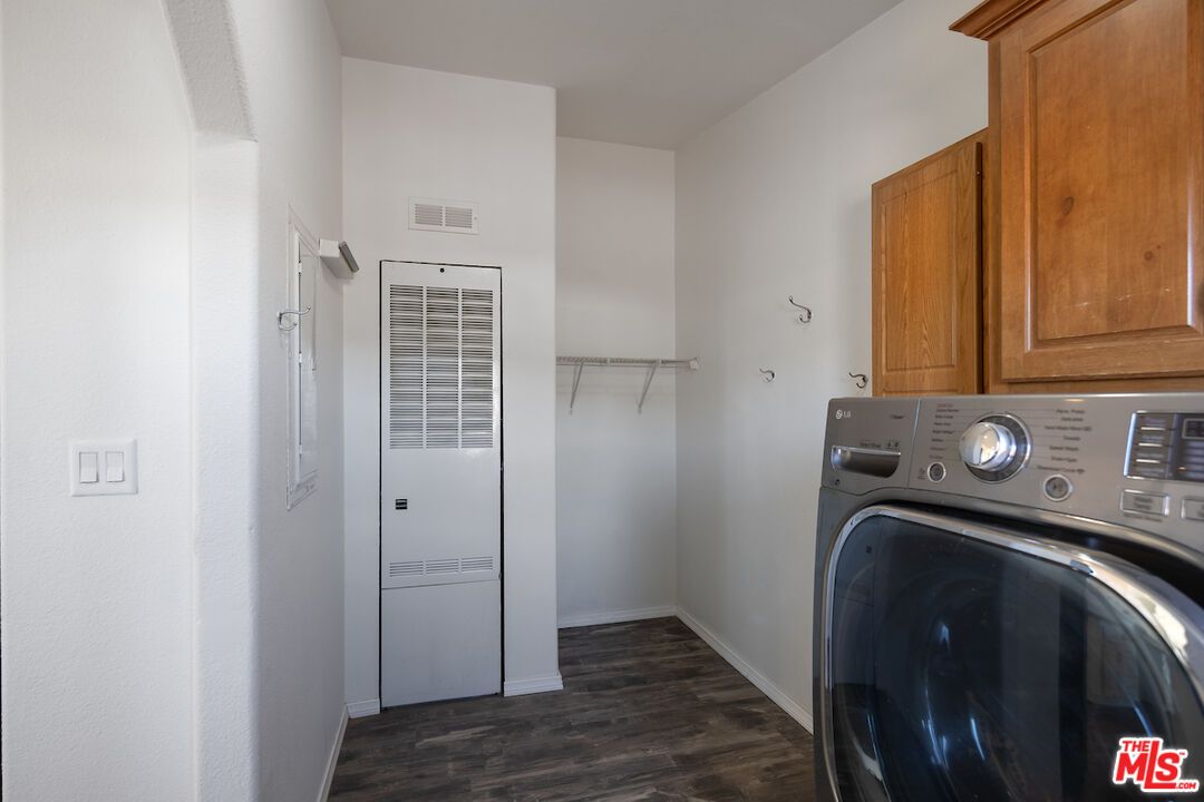 Interior, Utility Closets, Washer, Wood Texture Flooring