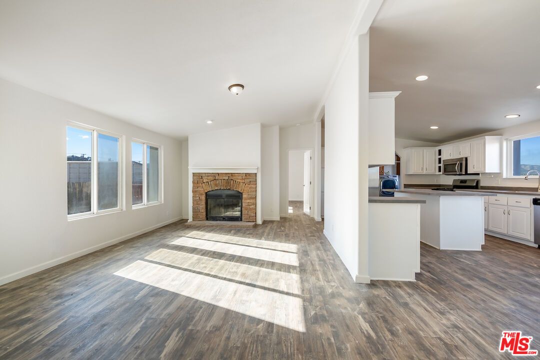Fireplace, Interior, Kitchen, Recessed Lighting, Wood Texture Flooring
