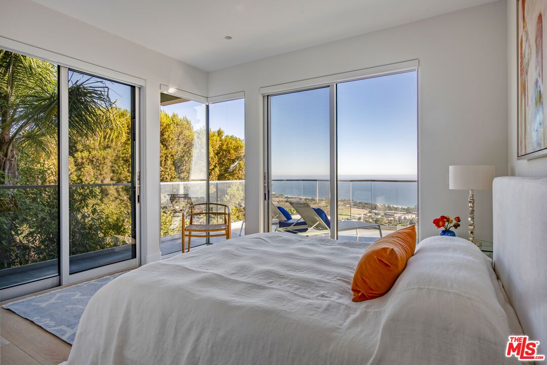 Bedroom, Interior, Water, Wood Texture Flooring