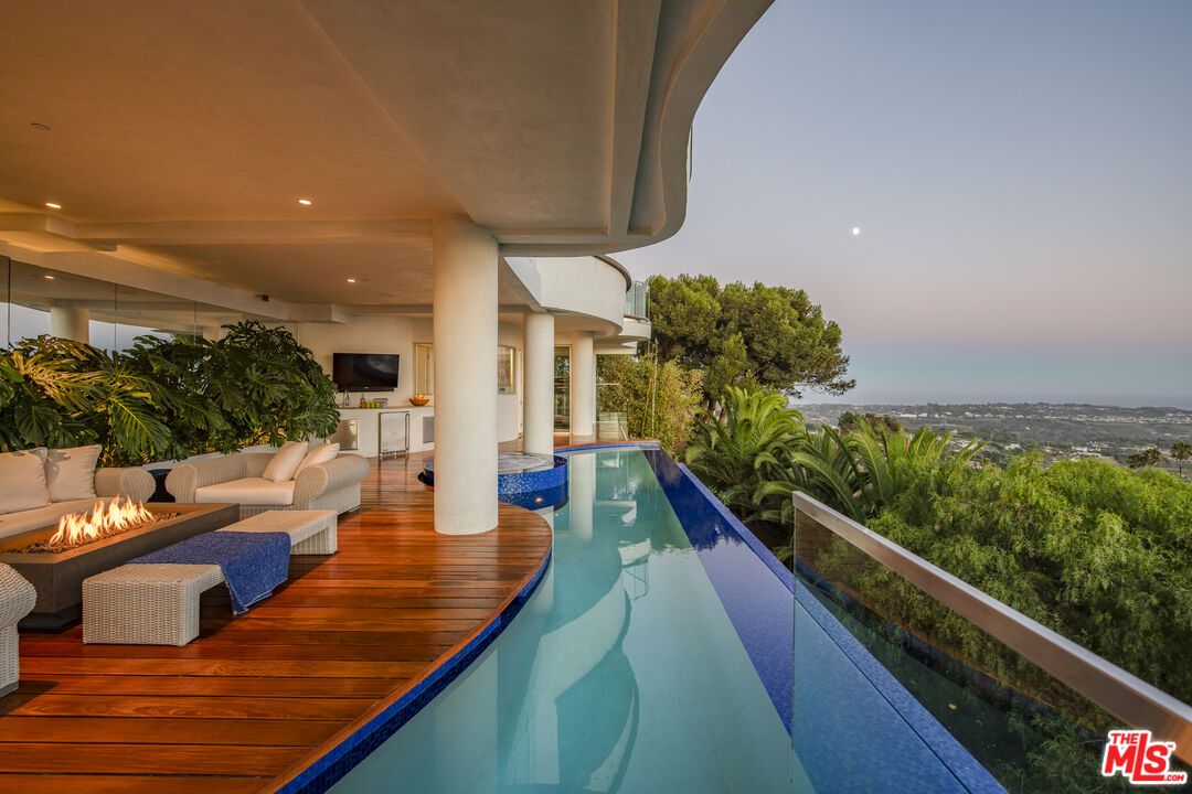 Exterior, Pool, Other