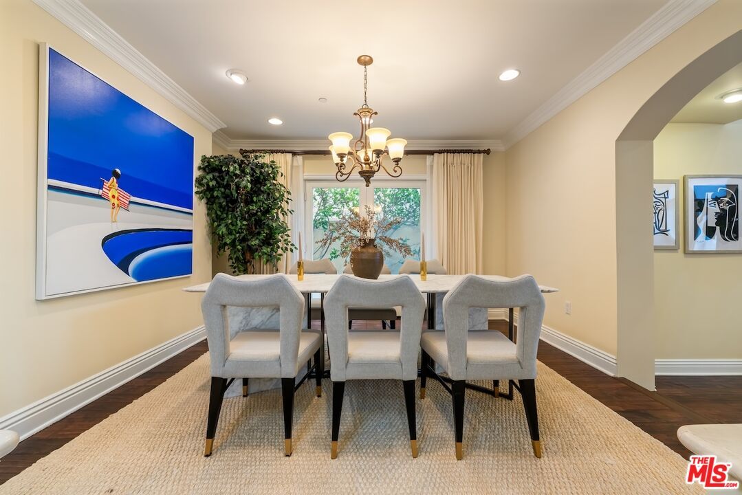 Chandelier, Dining room, Interior, Recessed Lighting, Wood Texture Flooring