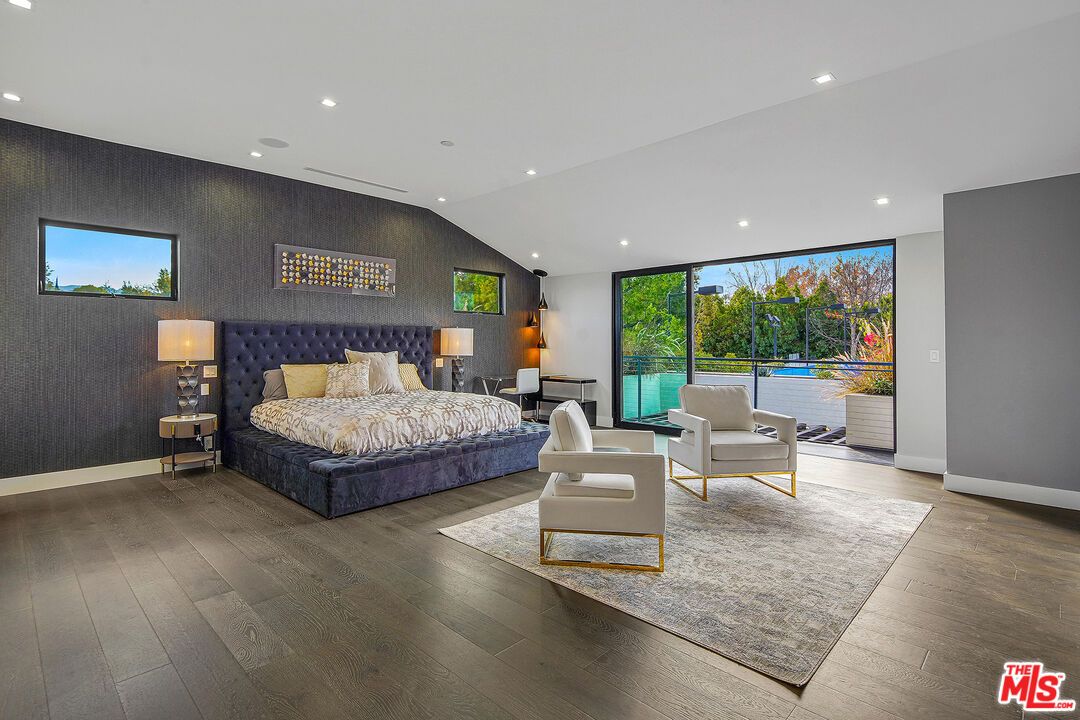 Bedroom, Interior, Living room, Recessed Lighting, Wood Texture Flooring