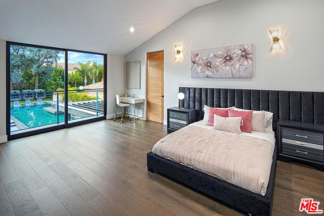 Bathroom, Bedroom, Interior, Recessed Lighting, Wood Texture Flooring