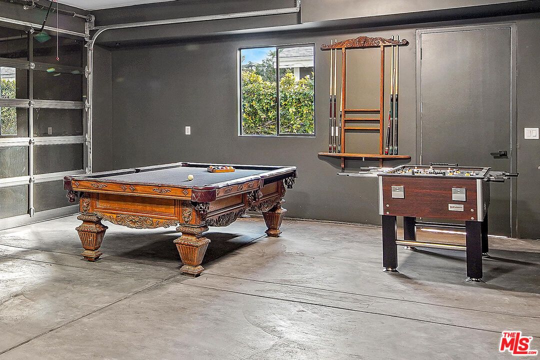 Billiard Table, Game Room, Interior