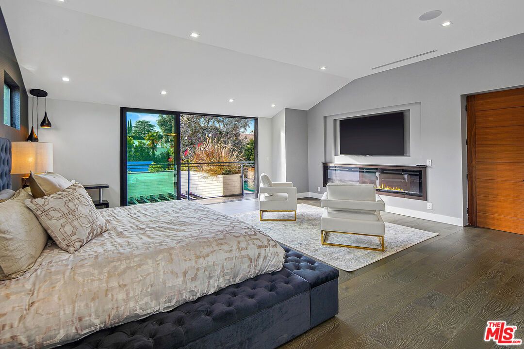 Bedroom, Fireplace, Interior, Pendant Lights, Recessed Lighting, Wood Texture Flooring