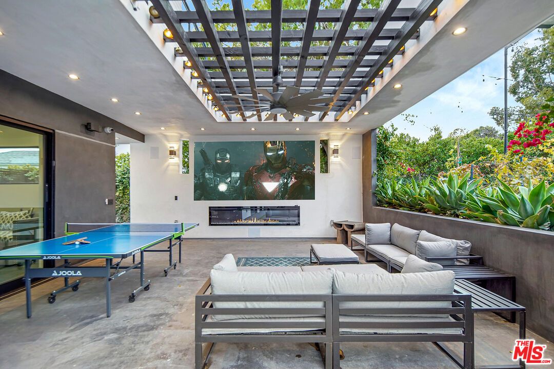 Exterior, Fireplace, Game Room, Recessed Lighting