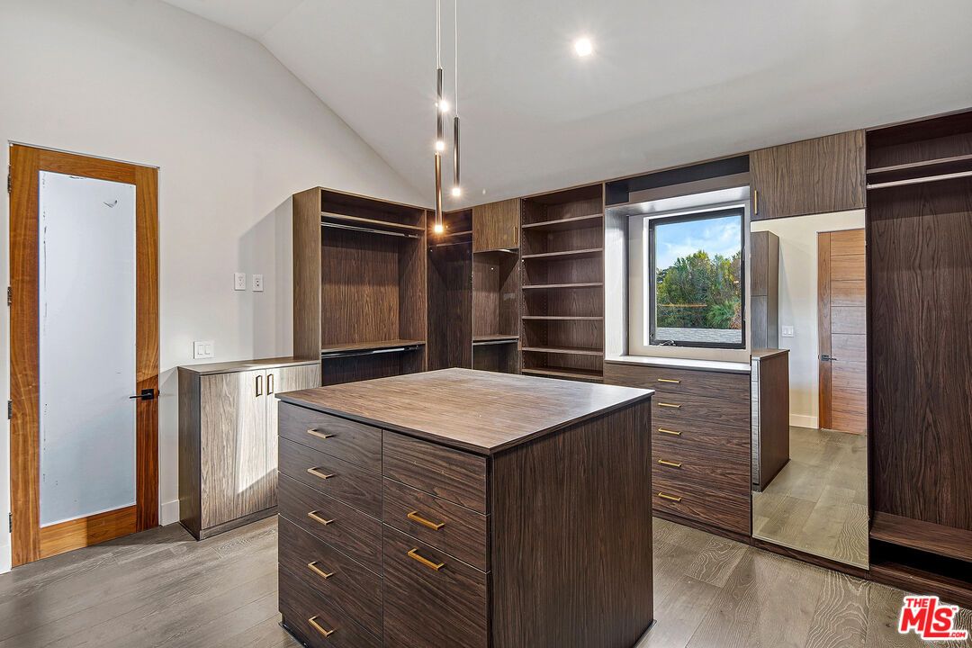 Interior, Pendant Lights, Recessed Lighting, Walk-in Closets, Wood Texture Flooring