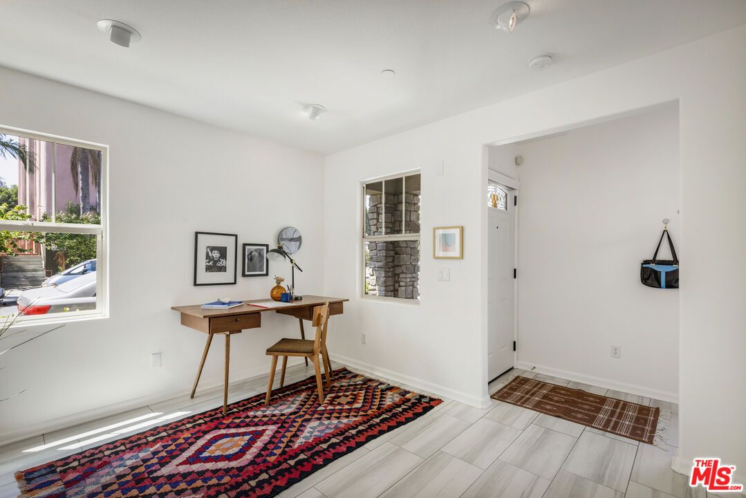 Home Office, Interior