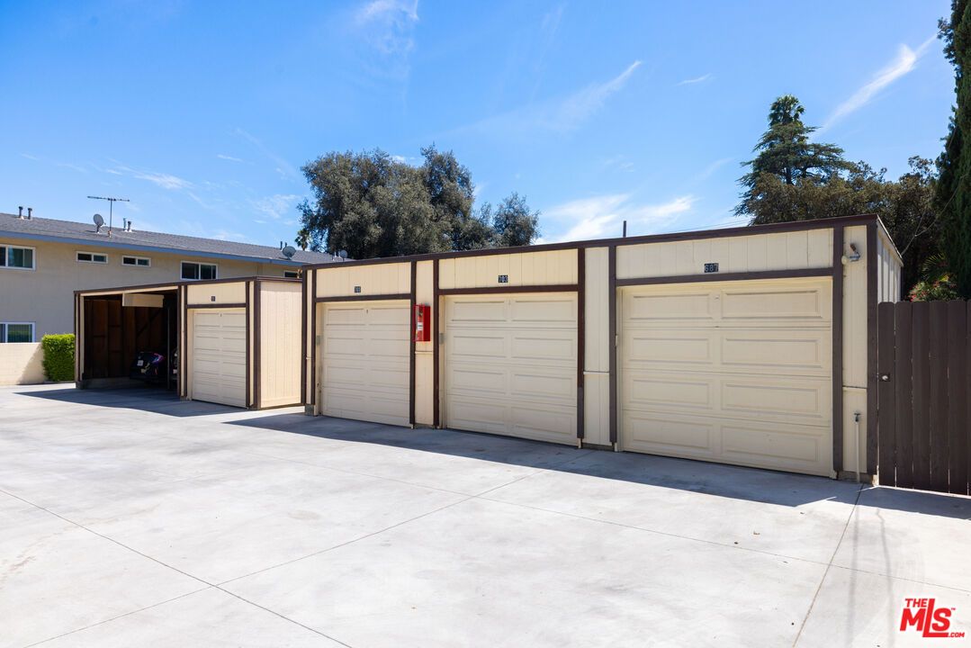 Detached Garage, Exterior