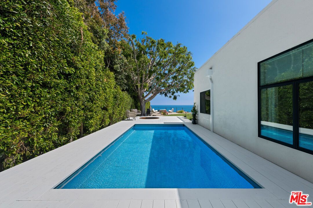Exterior, Pool, Water