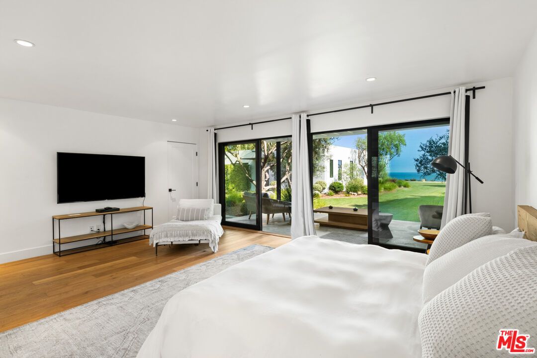 Bedroom, Interior, Recessed Lighting, Water, Wood Texture Flooring