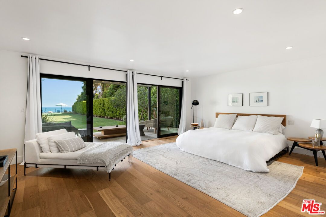 Bedroom, Interior, Recessed Lighting, Water, Wood Texture Flooring