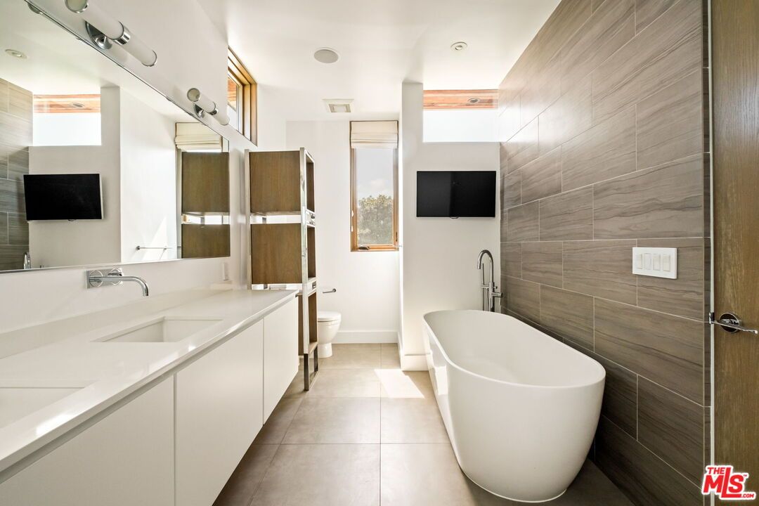 Bathroom, Dual Sink Vanities, Free Standing Baths, Interior, Recessed Lighting