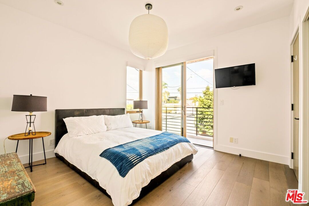 Bedroom, Interior, Pendant Lights, Recessed Lighting, Wood Texture Flooring