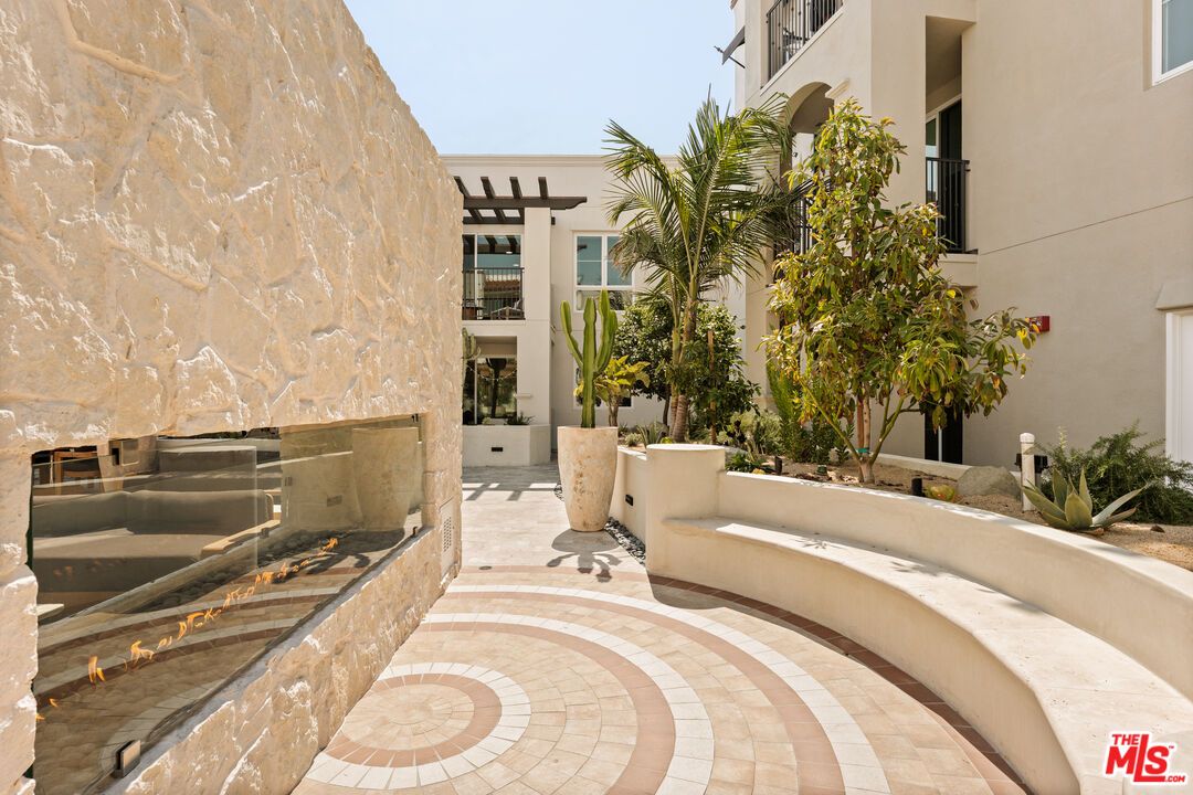 Exterior, Fireplace