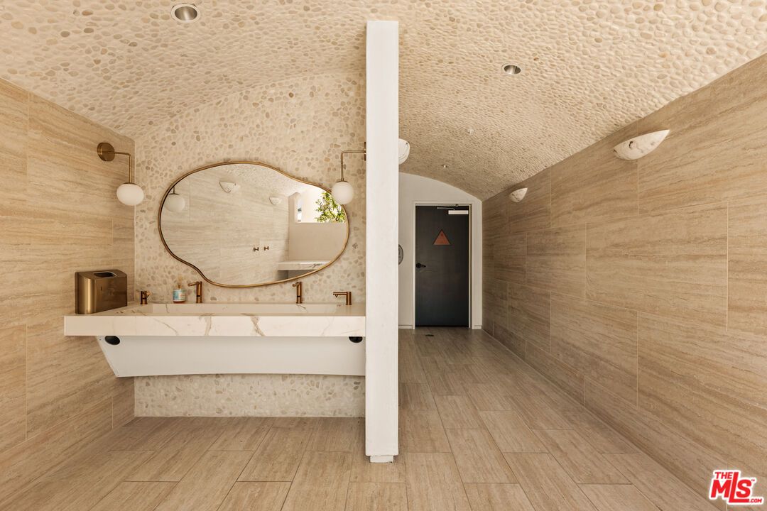 Bathroom, Interior, Recessed Lighting, Wood Texture Flooring