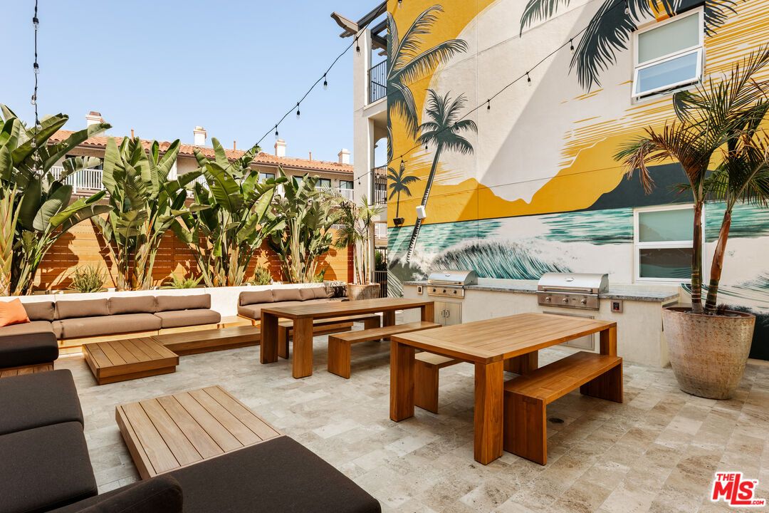 Exterior, Outdoor Kitchen