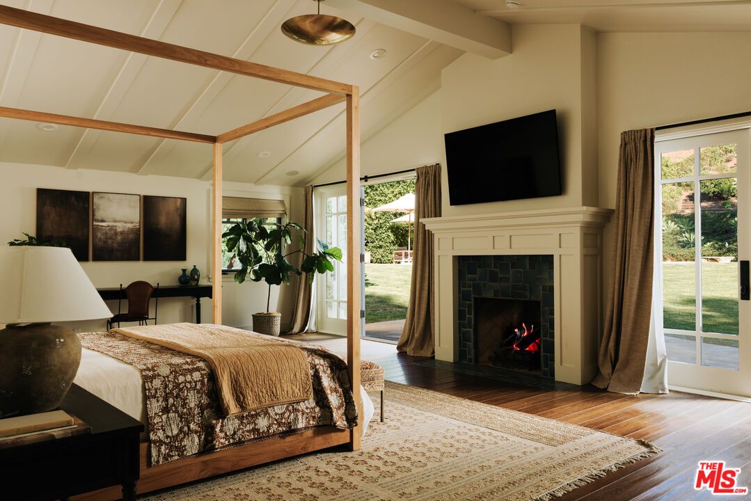 Bedroom, Fireplace, Interior, Recessed Lighting, Wood Texture Flooring