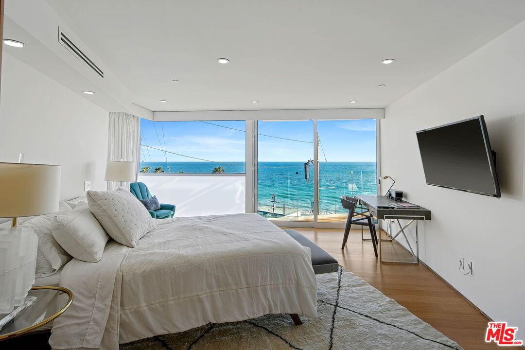 Bedroom, Interior, Recessed Lighting, Water, Wood Texture Flooring
