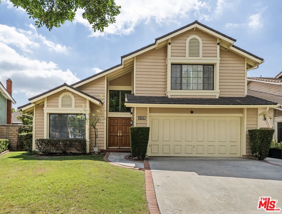 Attached, Exterior, Facade, American Craftsman