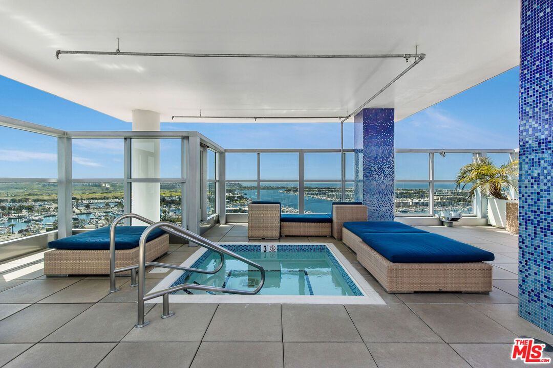 Exterior, Pool, Water