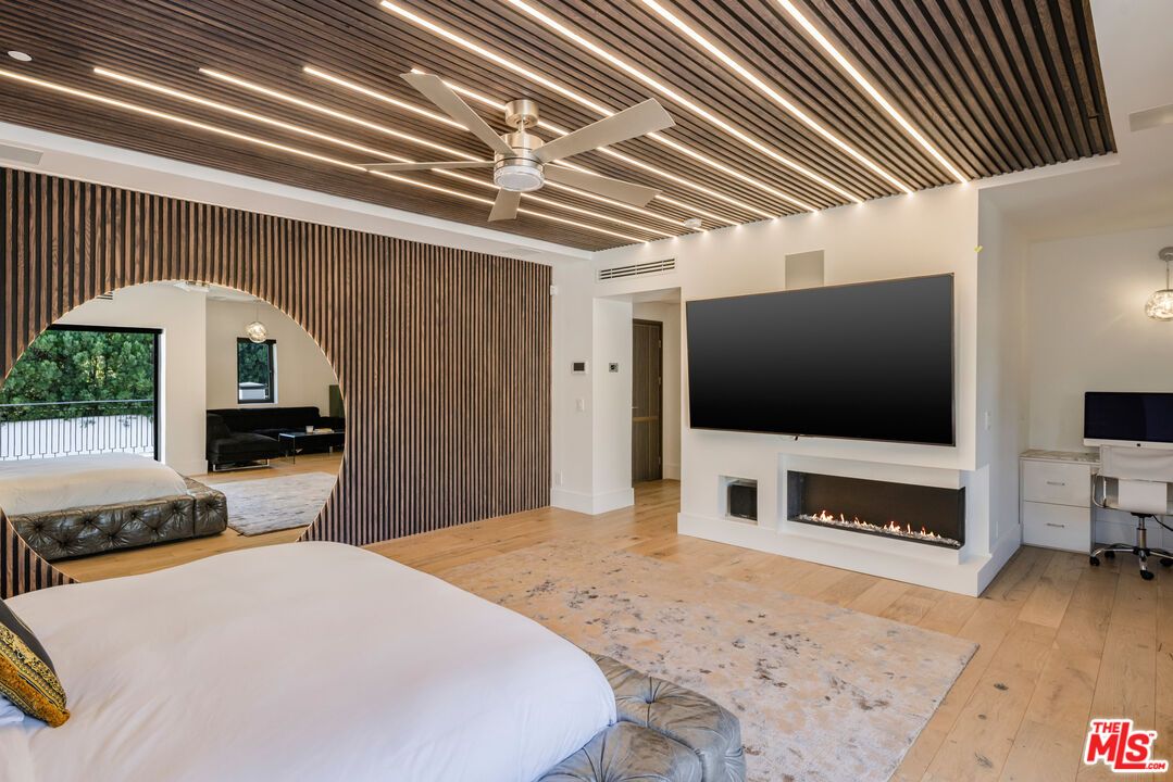 Bedroom, Fireplace, Interior, Recessed Lighting, Wood Texture Flooring