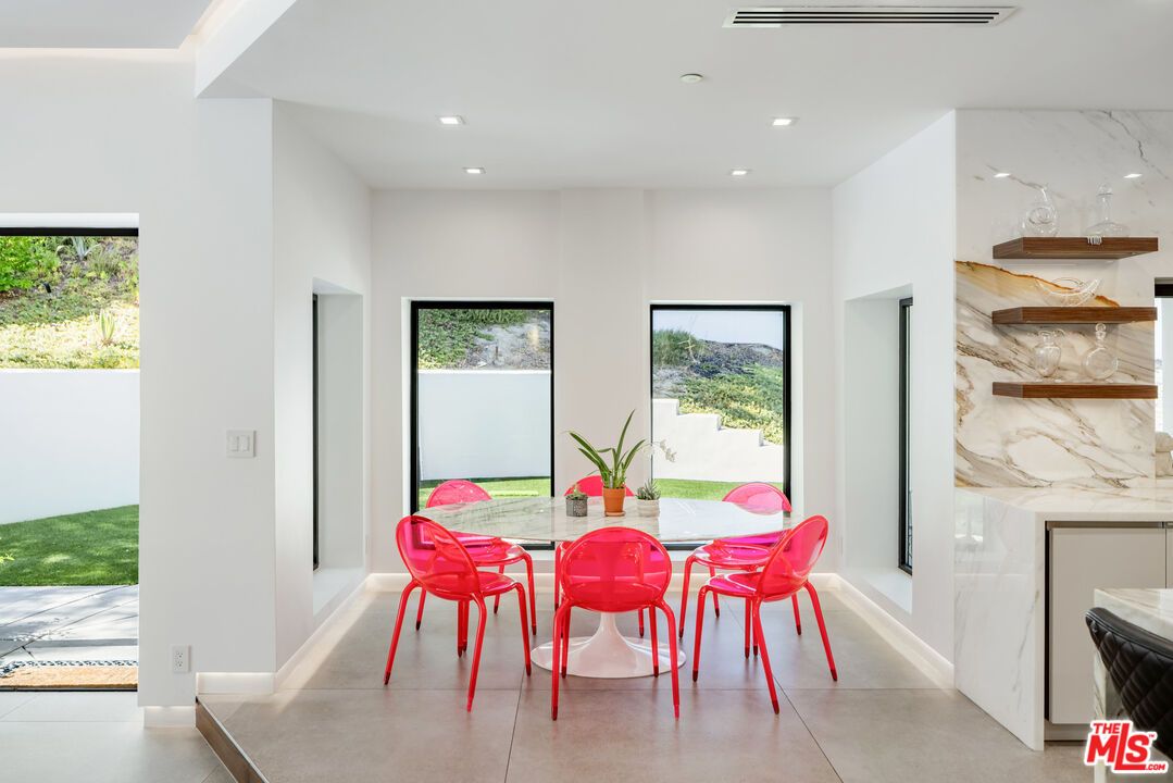 Dining room, Interior, Marble Walls, Recessed Lighting