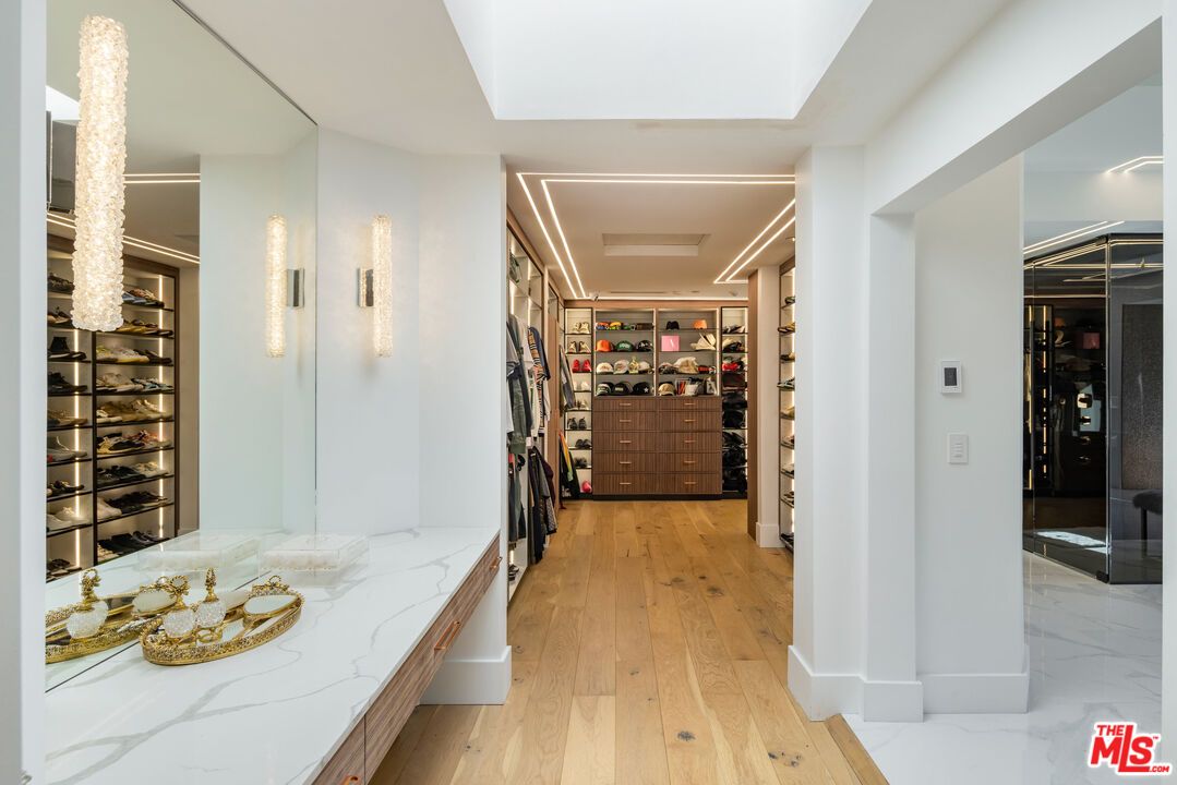 Interior, Marble, Walk-in Closets, Wood Texture Flooring