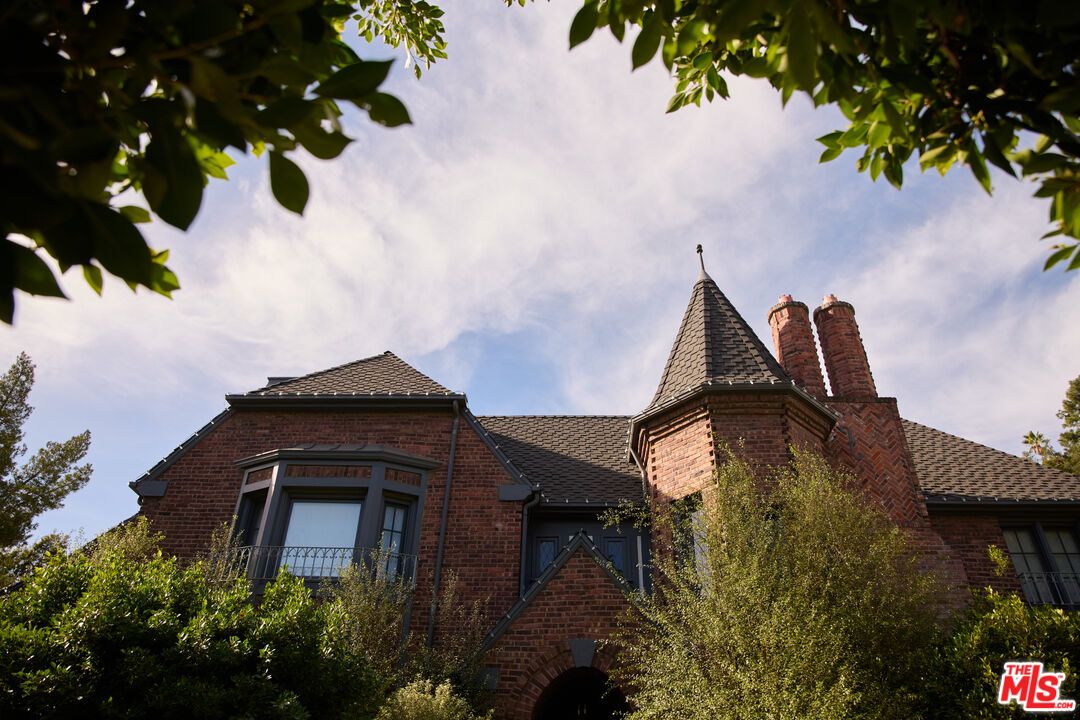 Exterior, Facade, Brick Facade, Queen Anne Victorian
